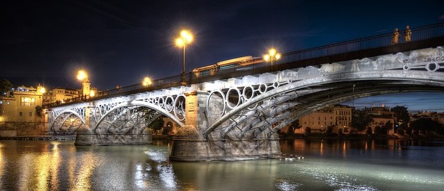 sevilla puetnte de triana